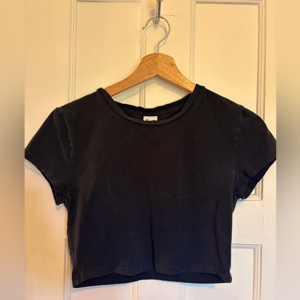 TNA/Aritzia Black Women's Crop Top